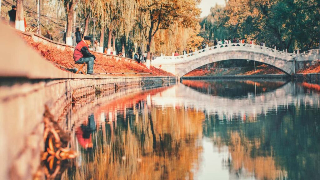 Guia practica para creadores en Peru sobre como conectar con marcas francesas en Instagram y resenar productos de moda.
