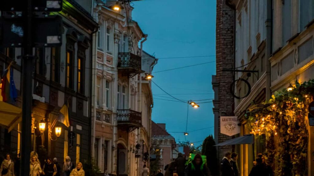Guia practica para anunciantes peruanos: como localizar, evaluar y contratar creadores en Belgium Threads para campanas conjuntas.