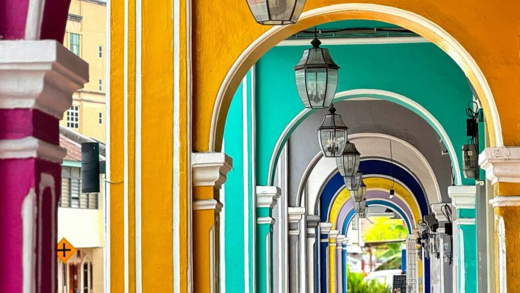 Guia practica para anunciantes peruanos sobre como conectar con creadores de Egypt Rumble y desarrollar productos co-marca exitosos.