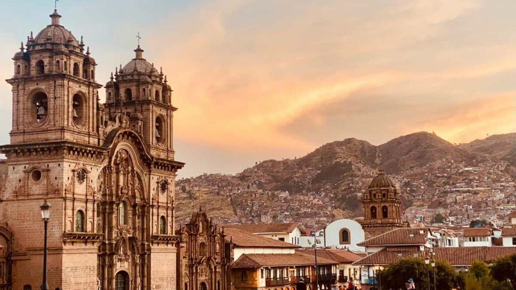Guia practica para creadores en Peru que quieren colaborar con marcas de Tanzania en Instagram y promocionar gemas locales. Estrategias, mensajes, metricas y herramientas.