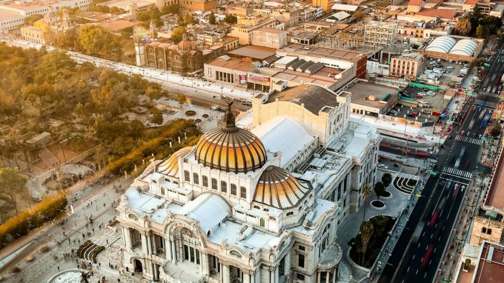 Guia practica para creadores peruanos que quieren representar marcas de fitness en Irlanda via Instagram: estrategia, contactos, cumplimiento y pitch efectivo.