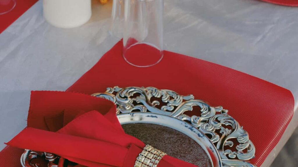 Guia practica para anunciantes en Peru: como identificar, contactar y colaborar con creadoras iranies en Pinterest para campanas de marca socialmente responsables.