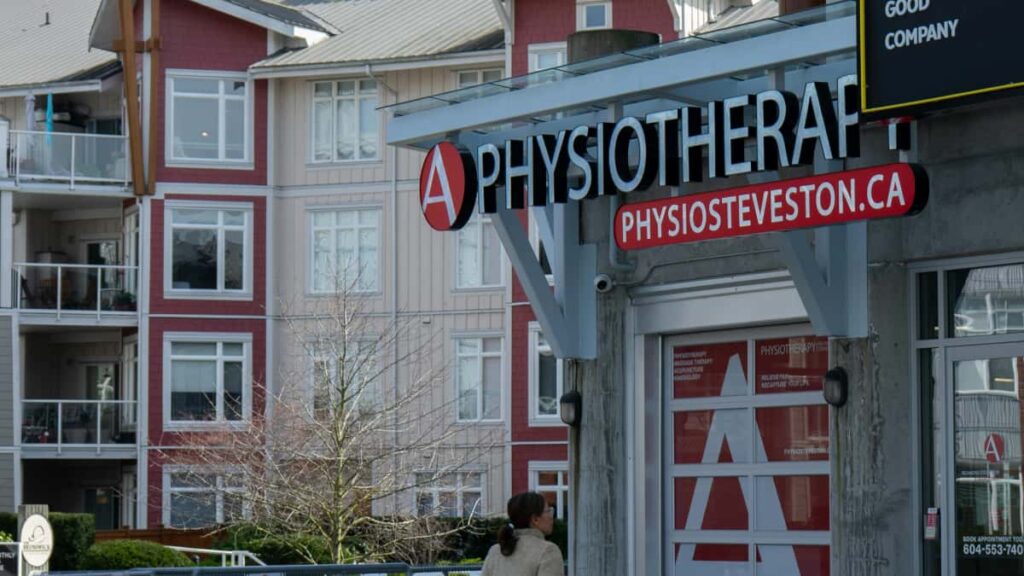 Guia practica para creadores peruanos: estrategia paso a paso para identificar, conectar y convertir marcas de Costa de Marfil en colaboraciones musicales via LinkedIn.