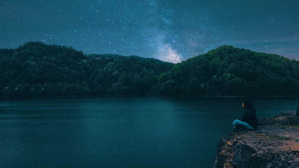 Estrategias practicas para marcas en Peru que buscan creator marketing con creadoras de Etsy en Chile y lograr descargas de APP via influencers.