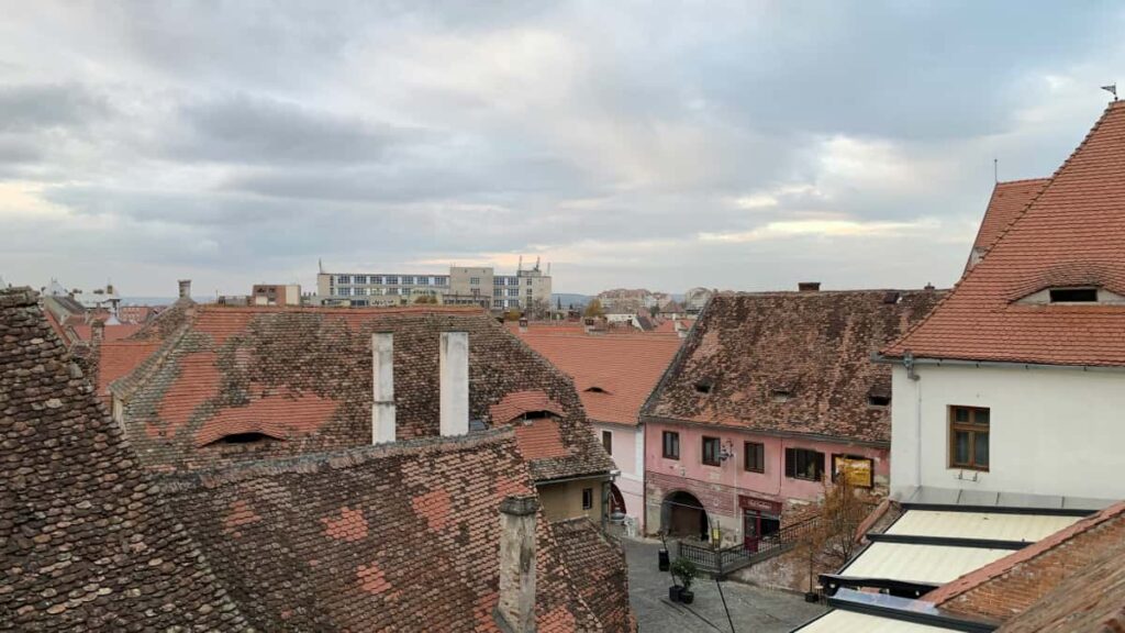 Guia practica para marcas en Peru que buscan creadoras en Etsy (Argelia) para testear conceptos de producto: metodos, plataformas, plantillas de outreach y riesgos clave.