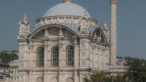 Guia practica para creadores en Peru: como identificar, contactar y convencer a marcas de Mongolia asociadas a HBO Max para fortalecer tu media kit.