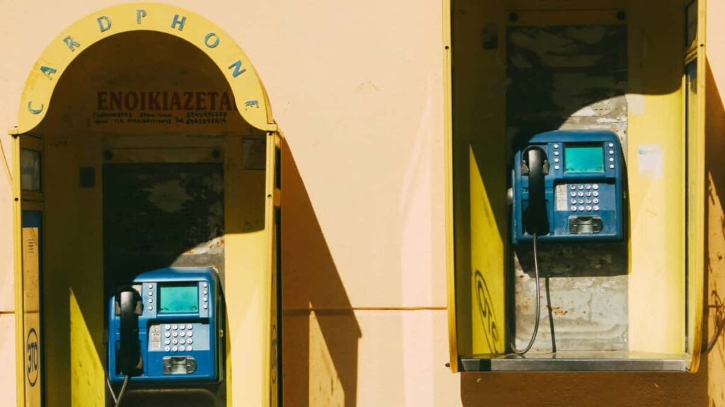 Guia practica para creadores en Peru que quieren negociar streaming de juegos con marcas canadienses que venden en Amazon.