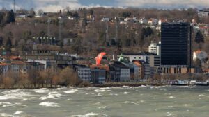 Guia practica para creadores peruanos: como localizar, contactar y cerrar videos-testimonio con marcas de Islandia via WeChat, pasos, plantillas y riesgos.