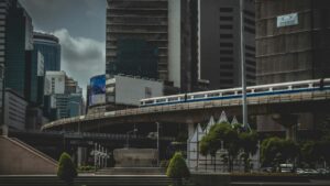 Guia practica para creadores en Peru que quieren contactar marcas de Vietnam en Josh y promocionar canciones en challenges; tacticas, ejemplos y contactos clave.