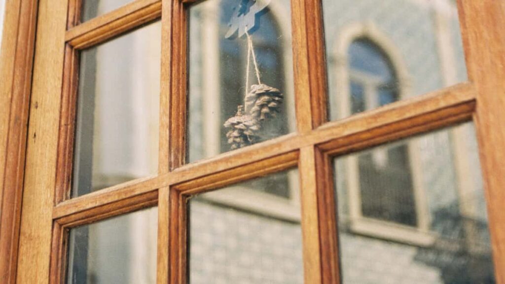 Guia practica para creadores en Peru: como acercarte a marcas suizas en YouTube y venderles tutoriales de producto con estrategia real y pasos accionables.