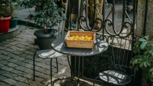 Guia practica para creadores desde Peru: como localizar, contactar y convencer a marcas de Myanmar en Xiaohongshu para demos en vivo.