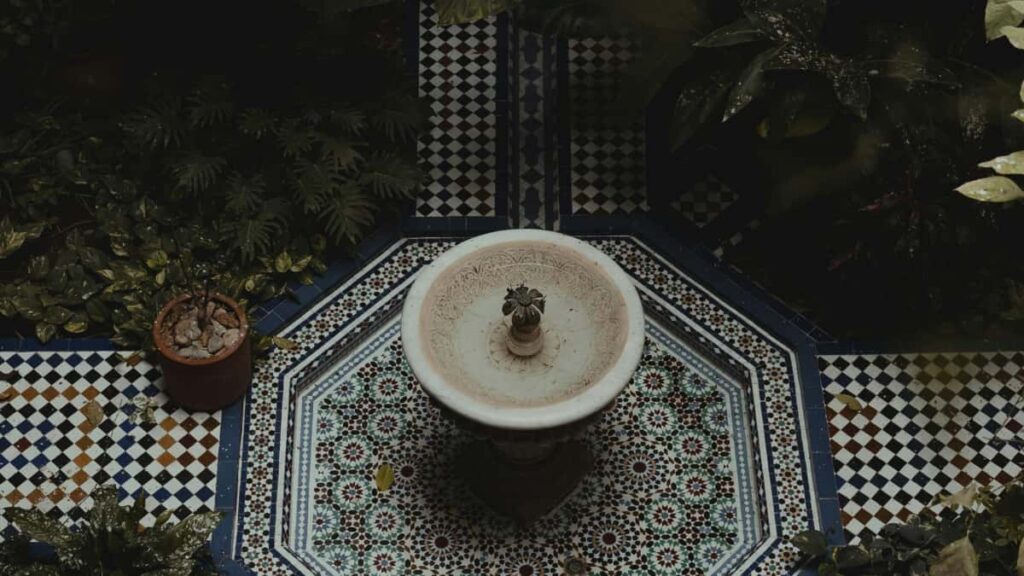 Guia practica para marcas peruanas que buscan creadores en Francia en ShareChat: estrategia, busqueda, outreach y medicion para lanzar colecciones de ropa.