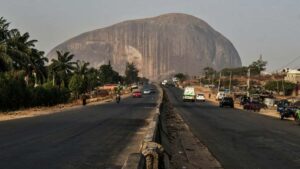 Guia practica para creadores en Peru: como encontrar, contactar y cerrar colaboraciones con marcas de Malta en WeChat para crear guias de productividad efectivas.